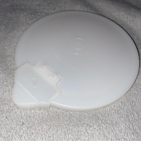 Tupperware Lid - Picture 2 of 7